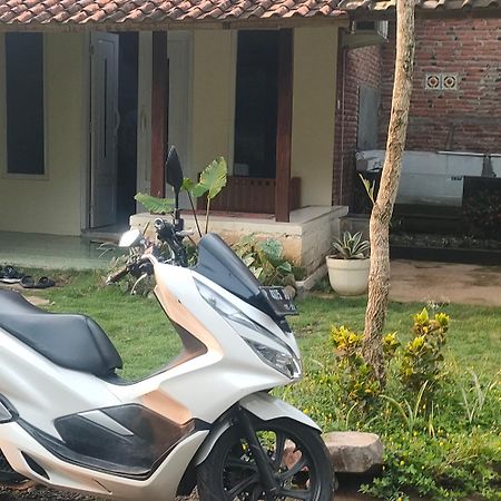 Tiara Homestay Banyuwangi バニュワンギ エクステリア 写真