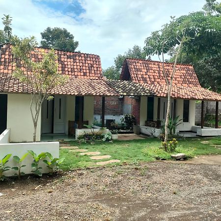 Tiara Homestay Banyuwangi バニュワンギ エクステリア 写真