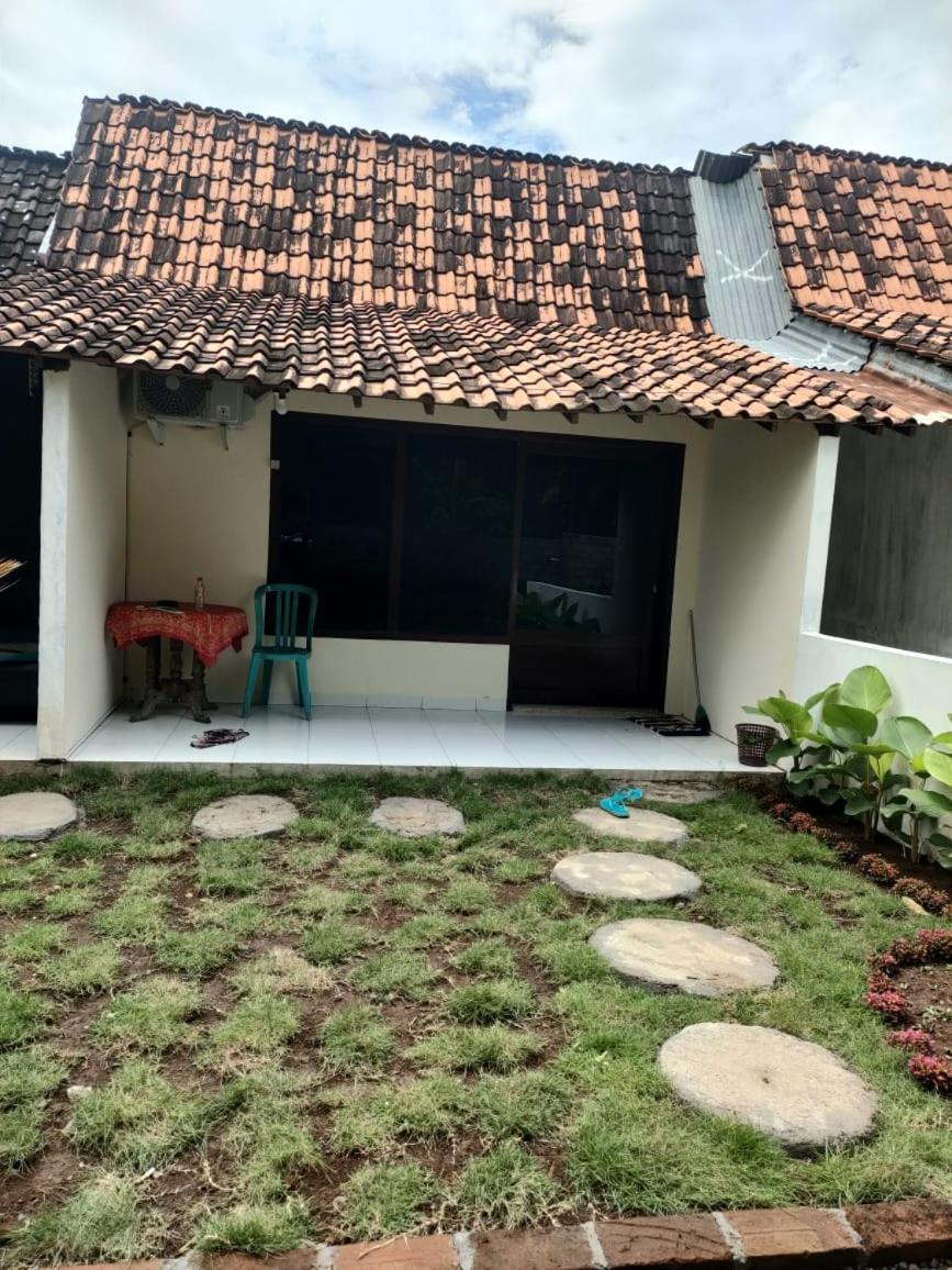 Tiara Homestay Banyuwangi バニュワンギ エクステリア 写真