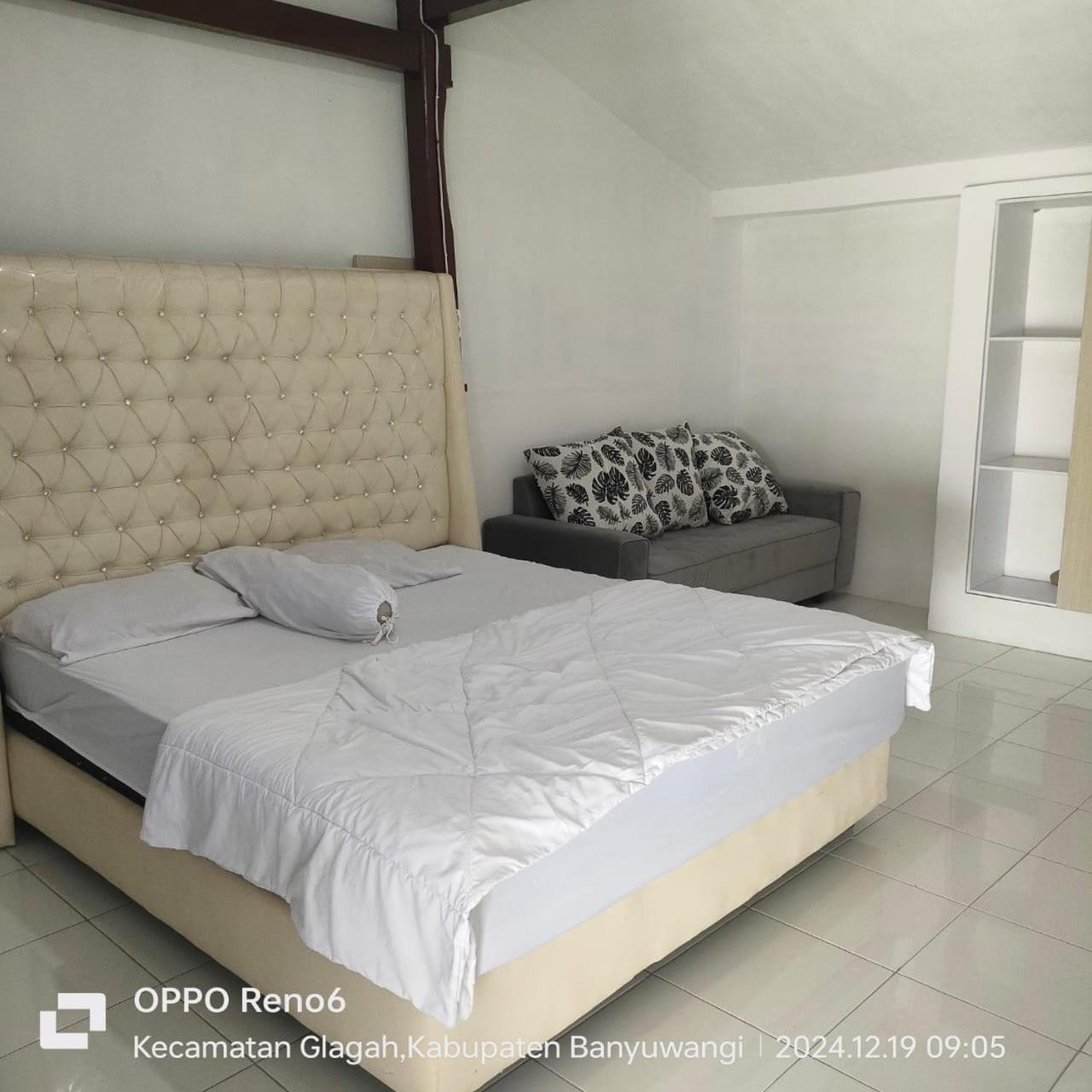 Tiara Homestay Banyuwangi バニュワンギ エクステリア 写真
