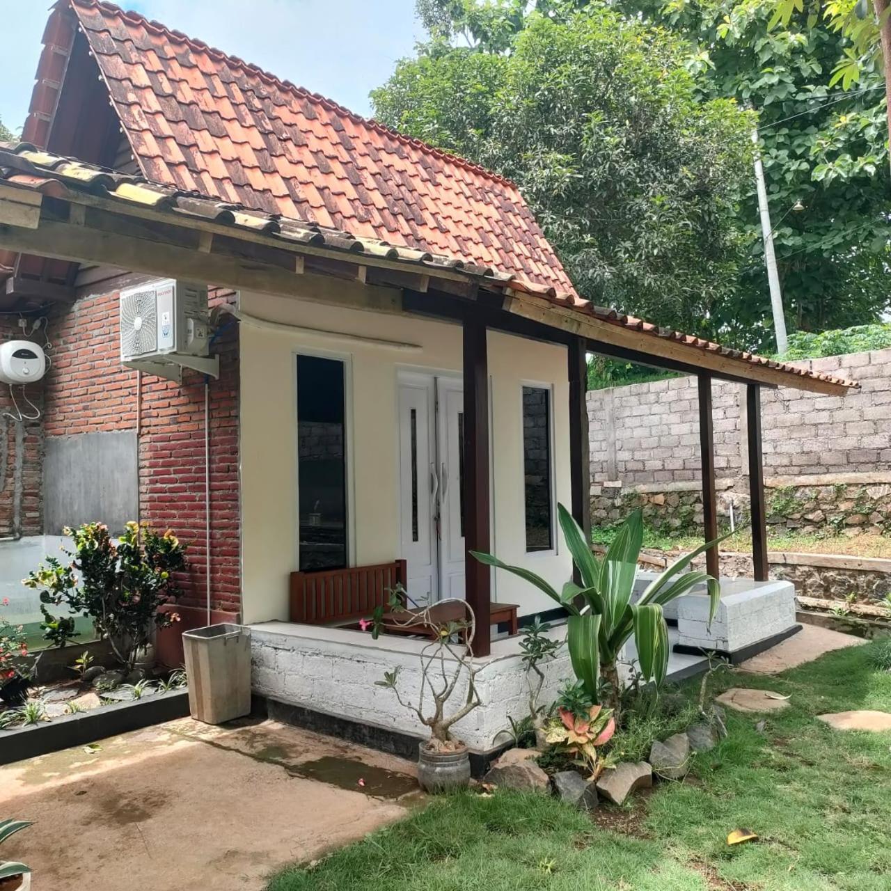 Tiara Homestay Banyuwangi バニュワンギ エクステリア 写真